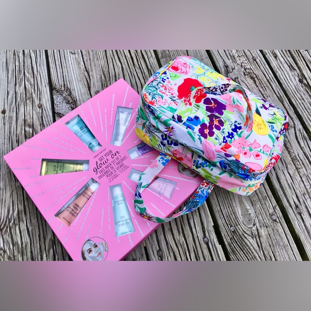 NEW Adorable Flower Pattern Hanging Travel Cosmetic Shower Toiletry Zipper Bag
